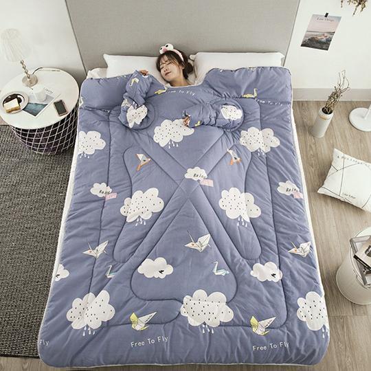 Winter Lazy Quilt with Sleeves Dress Me Up